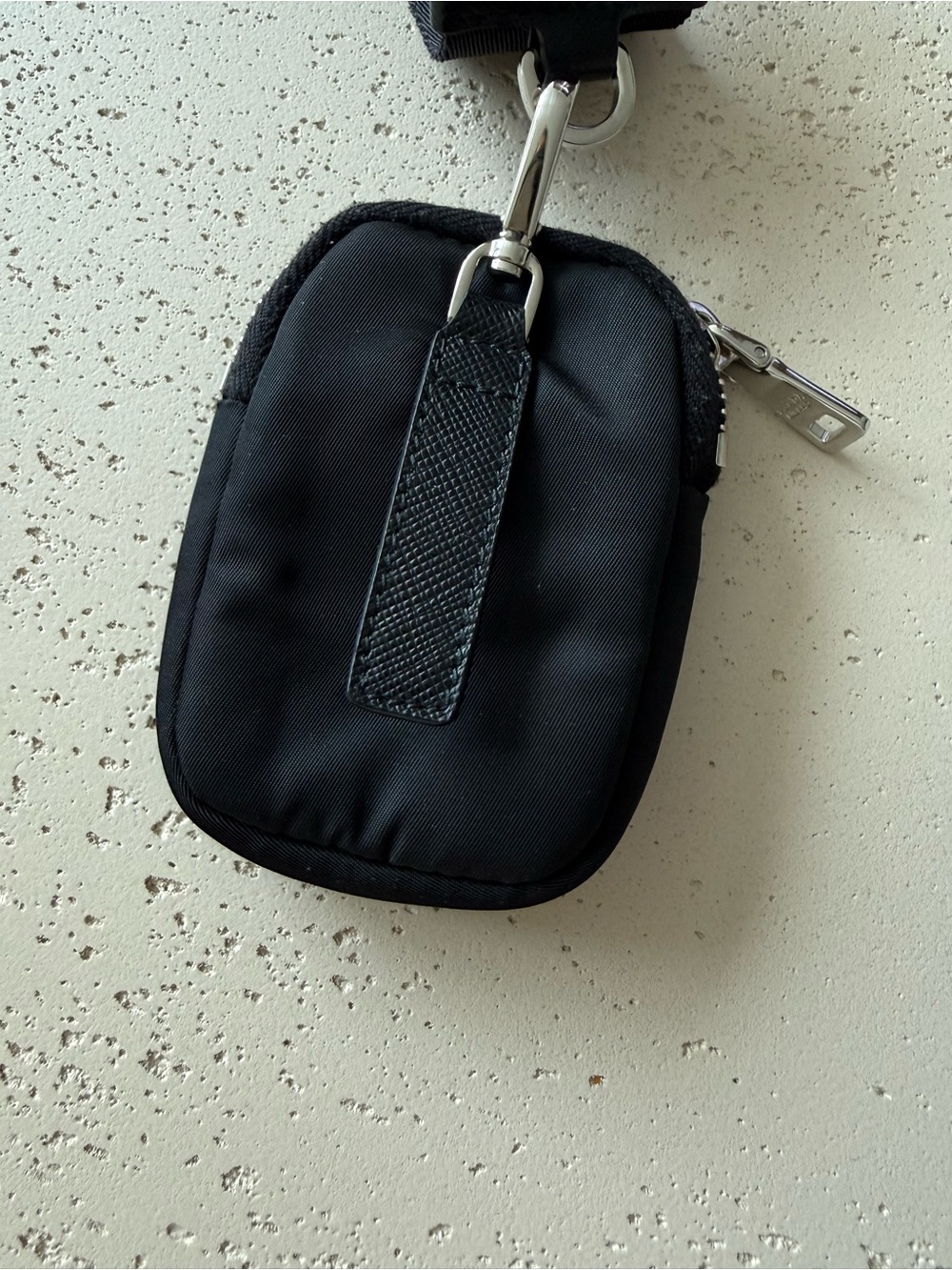 Prada Re-Edition 2005 detachable logo strap with pouch - Picture 11 of 13